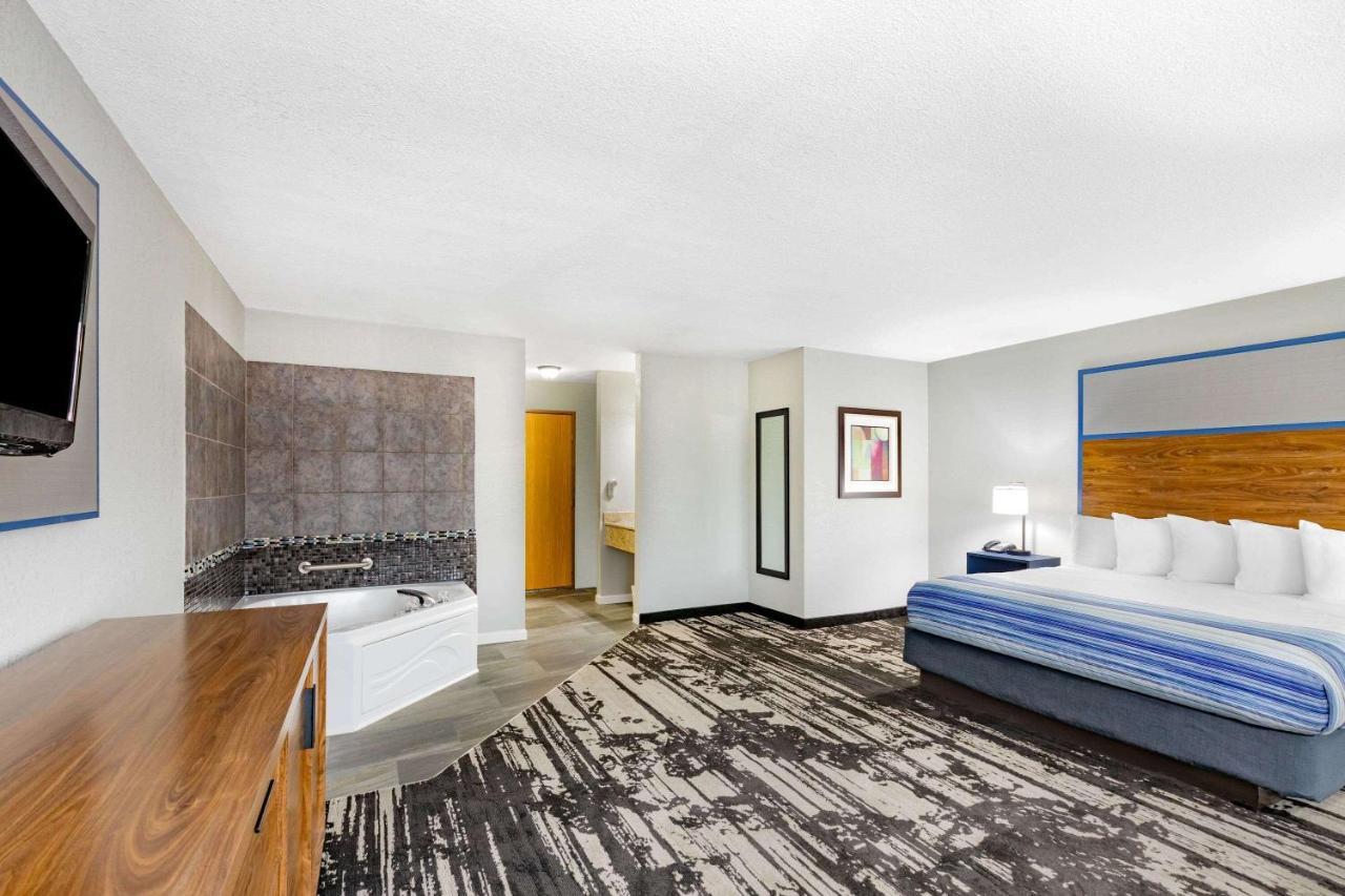 Americinn By Wyndham Pella Exterior photo