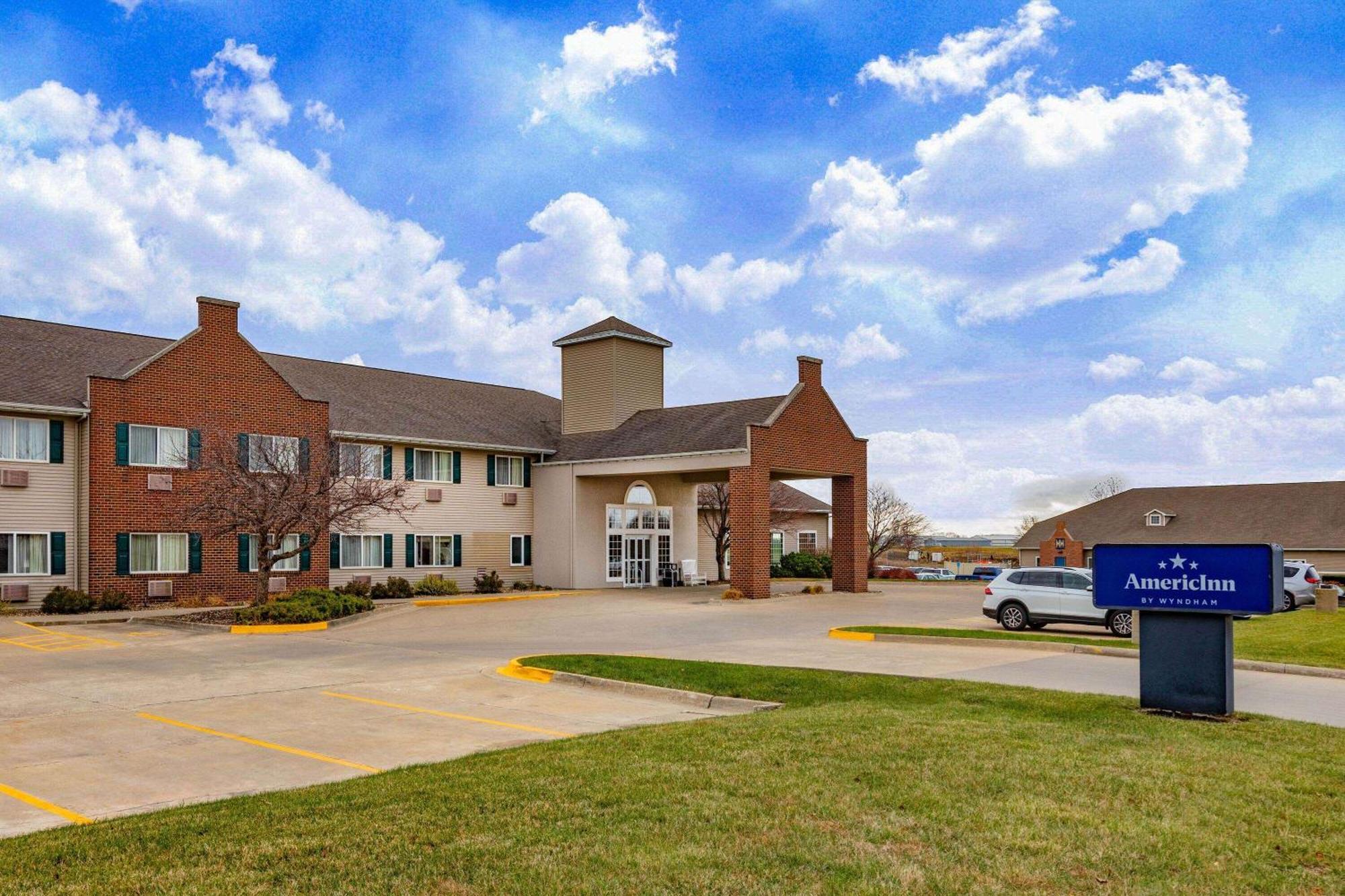 Americinn By Wyndham Pella Exterior photo